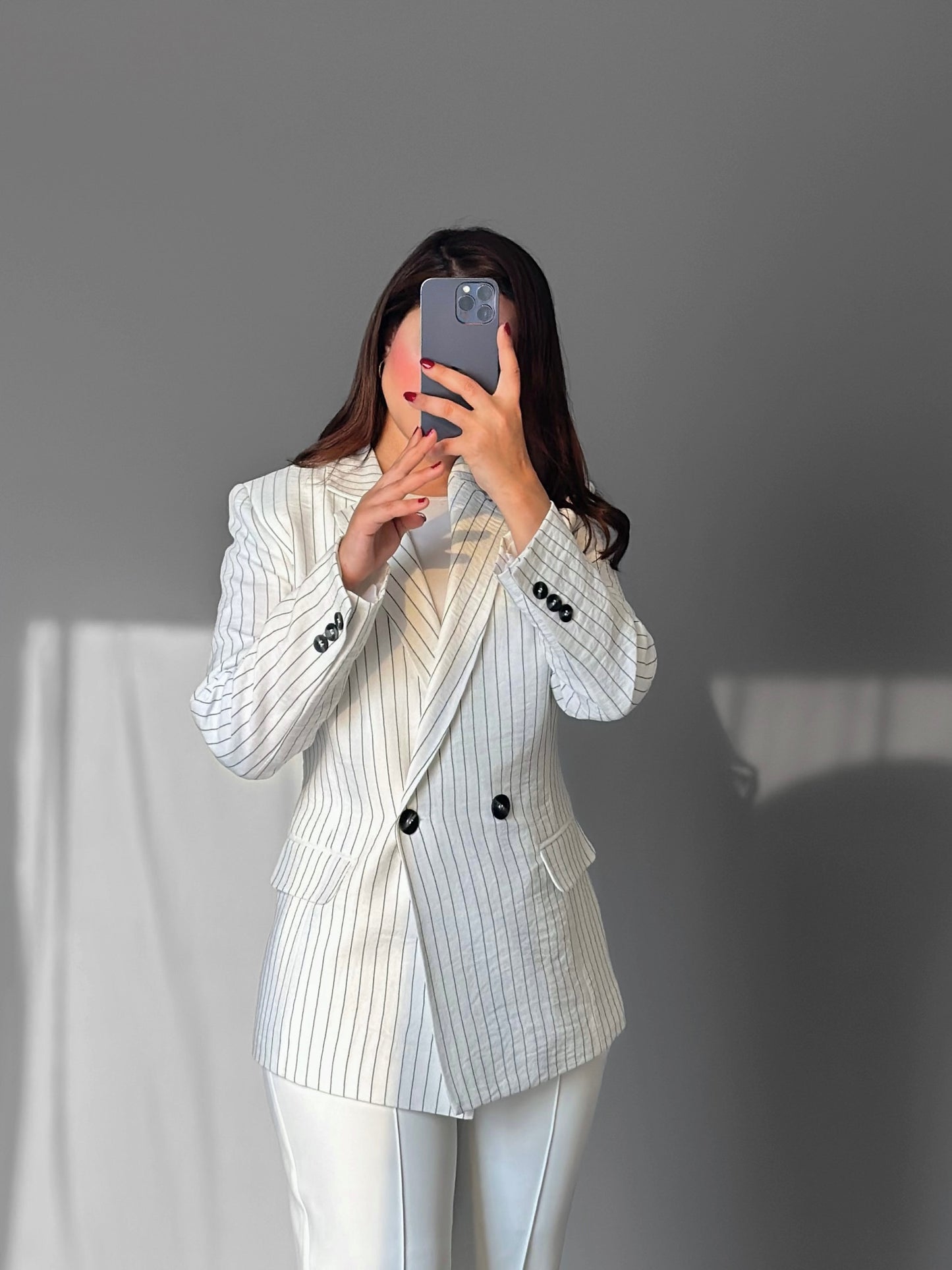 White lined linen blazer