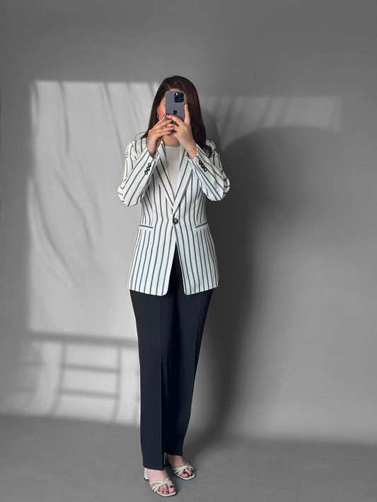 Wide stripped white blazer
