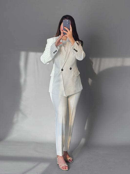 White lined linen blazer